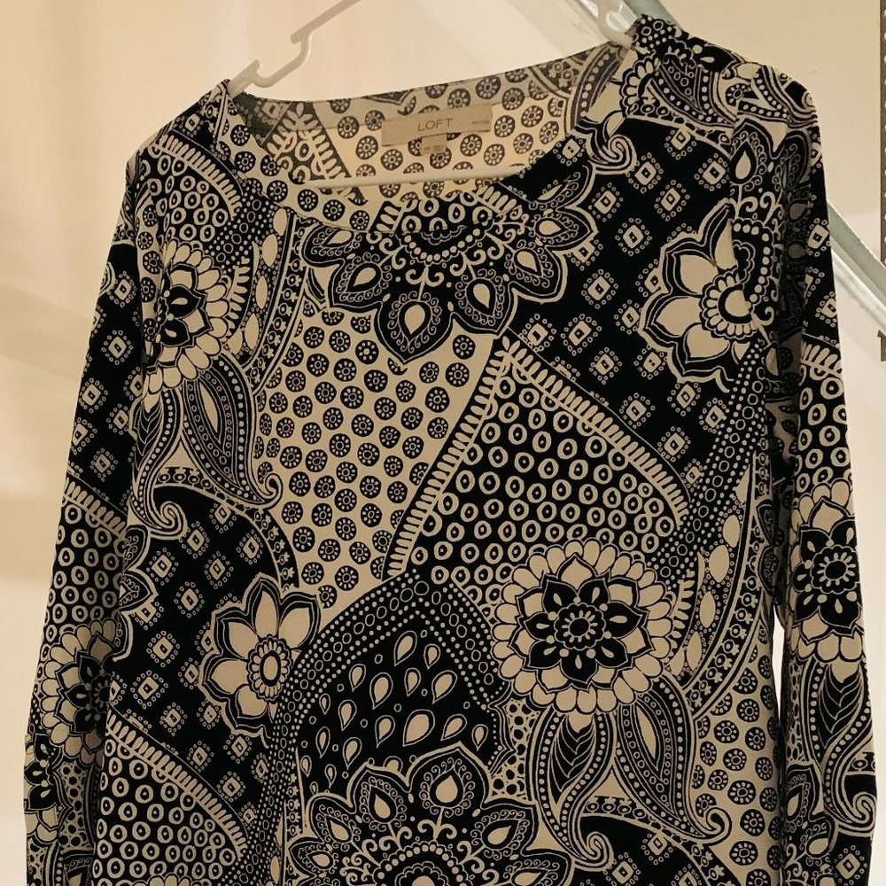 LOFT CASUAL GEOMETRIC DESIGN DRESS SIZE MEDIUM PETITE